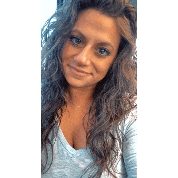 Meet your Posher, Stephanie - Picture 1 of 2